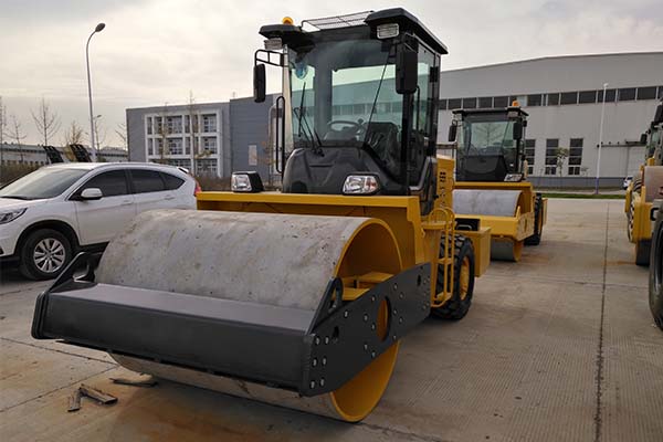 振動<a href='http://m.cnledworld.com' target='_blank'>壓路機</a>
